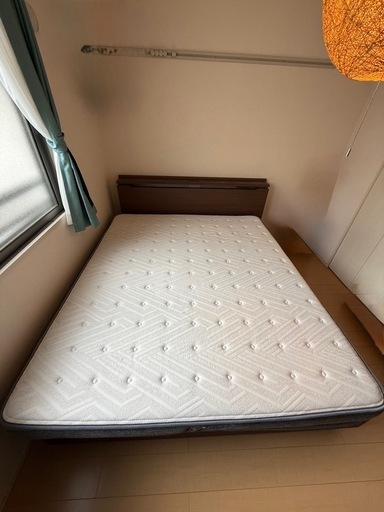 クイーンサイズベッド