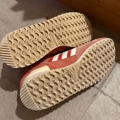 adidas  スニーカーの画像