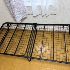 【引き渡し交渉中】折り畳み式 シングルベッドフレームの画像
