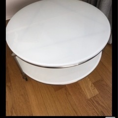 IKEA ガラステーブルの画像