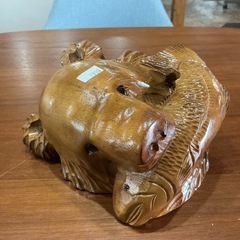 木彫り熊🐻 1点物⭐️　置物 鮭をくわえた熊 鮭食い熊 木彫り 彫刻 茶色の画像