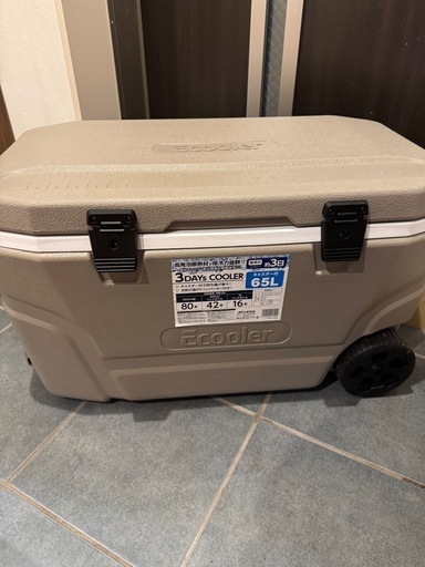 クーラーボックス　
保冷ケース　65L