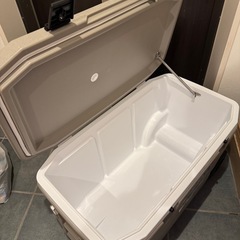 クーラーボックス　
保冷ケース　65Lの画像