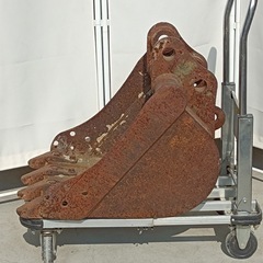 八5976《直接引取限定》ユンボー　油圧式ショベルカー用　バケットの画像