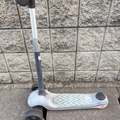 子供用キックスクーター（夜間光るタイプ）の画像