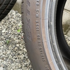 コンチネンタル　245/45/20 タイヤ４本の画像
