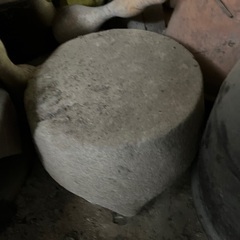 二つセットです。石の何かの画像