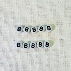 アルファベットビーズ/イニシャル/推し活/ハンドメイド/パーツ販売/A/B/C
の画像