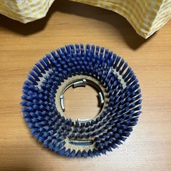 12インチポリッシャー研磨パッド 4枚セット (未使用緑・黒)(中古緑・黒)、パッド台、ブラシ(中古)、とびちらんガード(中古)の画像
