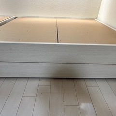 ベッドフレームの画像