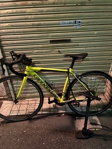 cannondale ロードバイク　鍵付き、空気入れ付き