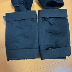 大人用膝パッドと肘パッドのプロテクターのセットの画像