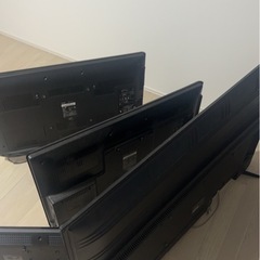 壊れたテレビ４台の画像