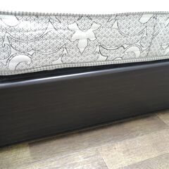 シモンズ　クイーンベッド＆マットレスセットの画像