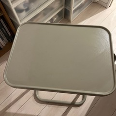 IKEAサイドテーブルの画像
