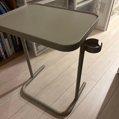 IKEAサイドテーブルの画像