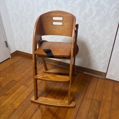 木製ベビーチェアの画像