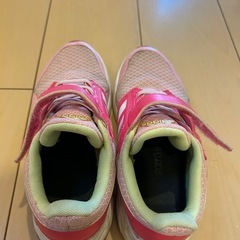 アディダス　22.5cmの画像