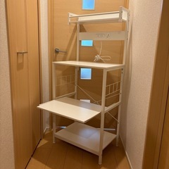 美品　キッチンベイカーラック 幅57×奥行39.2×高さ133cm キッチンラック レンジラック オープンラック プリンタ台 2口コンセント付き 棚板レールでスライド式 耐荷重100kg レンジ炊飯器など対応 Sフック ストッパーキャスター アジャスト付き 耐震転倒防止 強度安定 錆び防止 耐摩耗性 防水性 耐熱性機能の画像