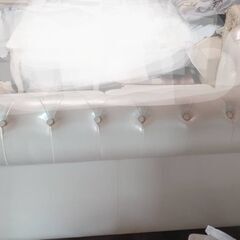 白いソファの画像