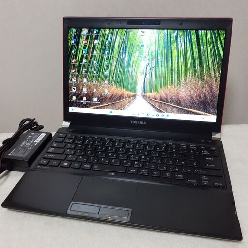 TOSHIBA 小型・軽量 13.3インチ core i5 8GB SSD カメラ Wi-Fi マルチ