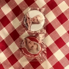 再値下げ中 韓国 ゴンチャ コラボ フィリックス straykids スキズ 缶バッジ 2個の画像