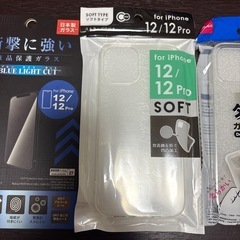 iPhone12用フィルムとケース2個セットの画像