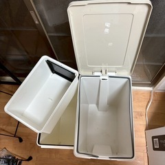 ゴミ箱の画像
