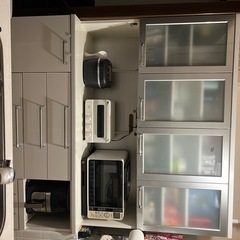 キッチン　食器棚の画像