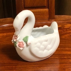 白鳥の陶器　の画像