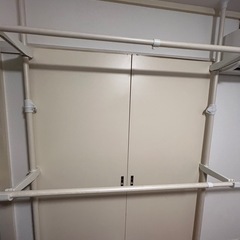 突っ張りワードローブの画像