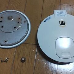 電気ポット　蓋の部分が壊れてますの画像