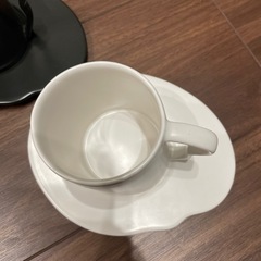 【バラ売り可】黒と白のカップとソーサーセットの画像