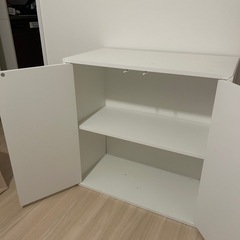 IKEA 棚　扉付きの画像