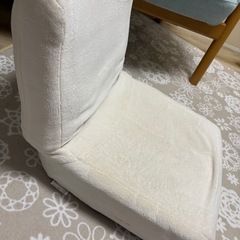 折りたたみ式のミニソファの画像