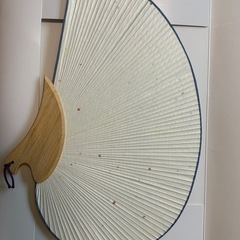希少品！和風柄の天然木製柄の大判うちわの画像