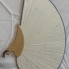 希少品！和風柄の天然木製柄の大判うちわの画像