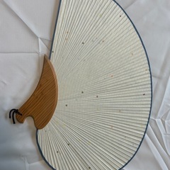 希少品！和風柄の天然木製柄の大判うちわの画像
