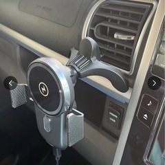 【お譲り先決定】MagSafe対応　車内スマホ充電器　自動開閉　　の画像