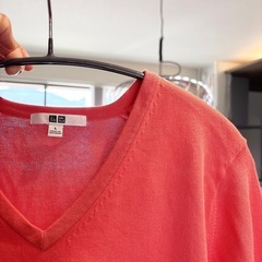 UNIQLO ウォッシャブルコットンVネックセーター　L 長袖　ピンク　無地の画像