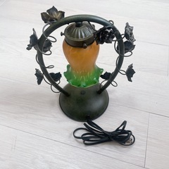アンティーク調 バラモチーフ テーブルランプ 花型ガラスシェードの画像