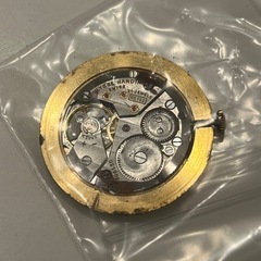 ユリスナルダン　ムーブメント　　の画像