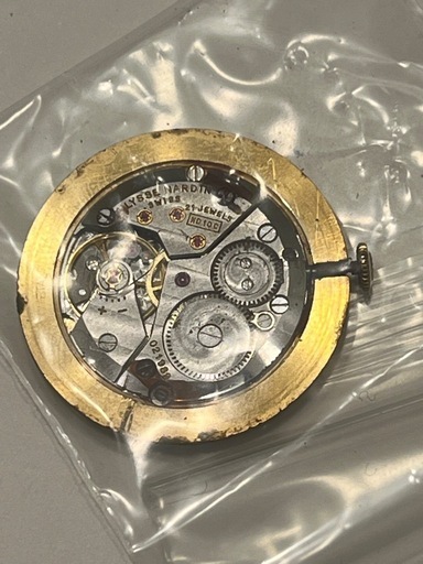 ユリスナルダン　ムーブメント　　