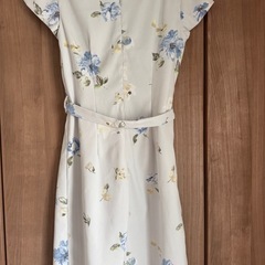 BE RADIANCE 花柄ワンピースの画像