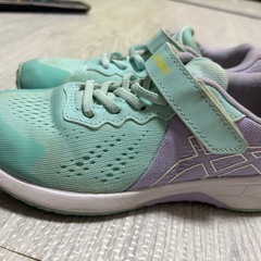 asics キッズスニーカーの画像