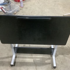 簡易デスク　天板80×40 高さ63〜90くらい無段階　角度無段階　一台500円 複数台あり　茨城県稲敷市江戸崎の画像