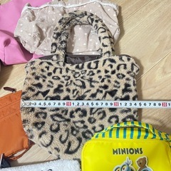 小バッグ ポーチ セットの画像