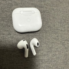 AirPods第三世代本体 ホワイト 充電ケース、カバー付き。の画像
