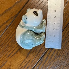 パンダの陶器置物の画像