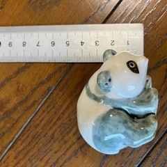パンダの陶器置物の画像